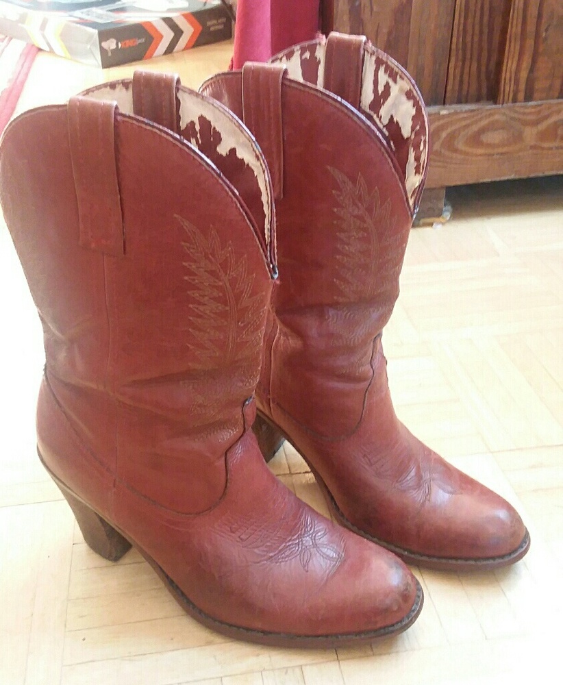 Women's cowgirl boots